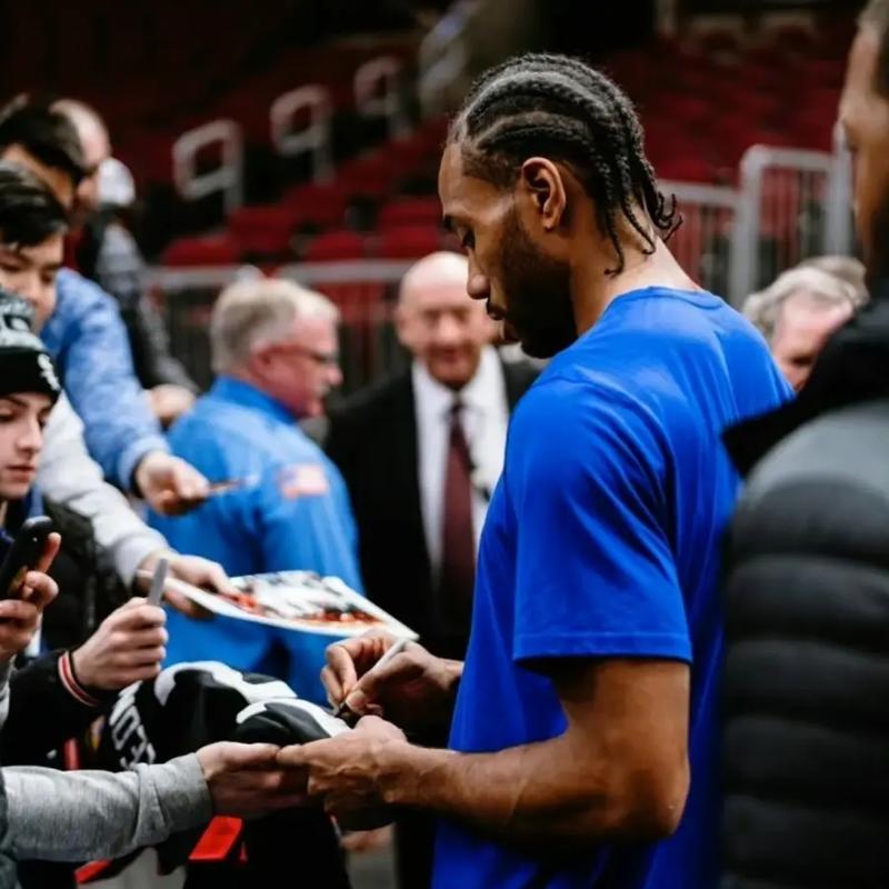 杨文学半场高效10分9篮板，四川篮板压制山东净胜7个（杨文学半场状态火热10分9板，四川篮板比山东多7个）