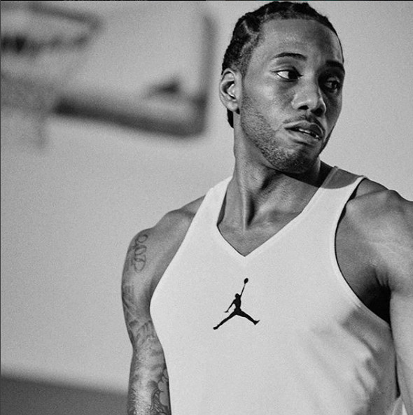 雷诺，一个在欧洲篮球界崭露头角的球员，如今已经成功登陆NBA。（曾在欧洲篮坛崭露锋芒的雷诺，现已成功登陆NBA）