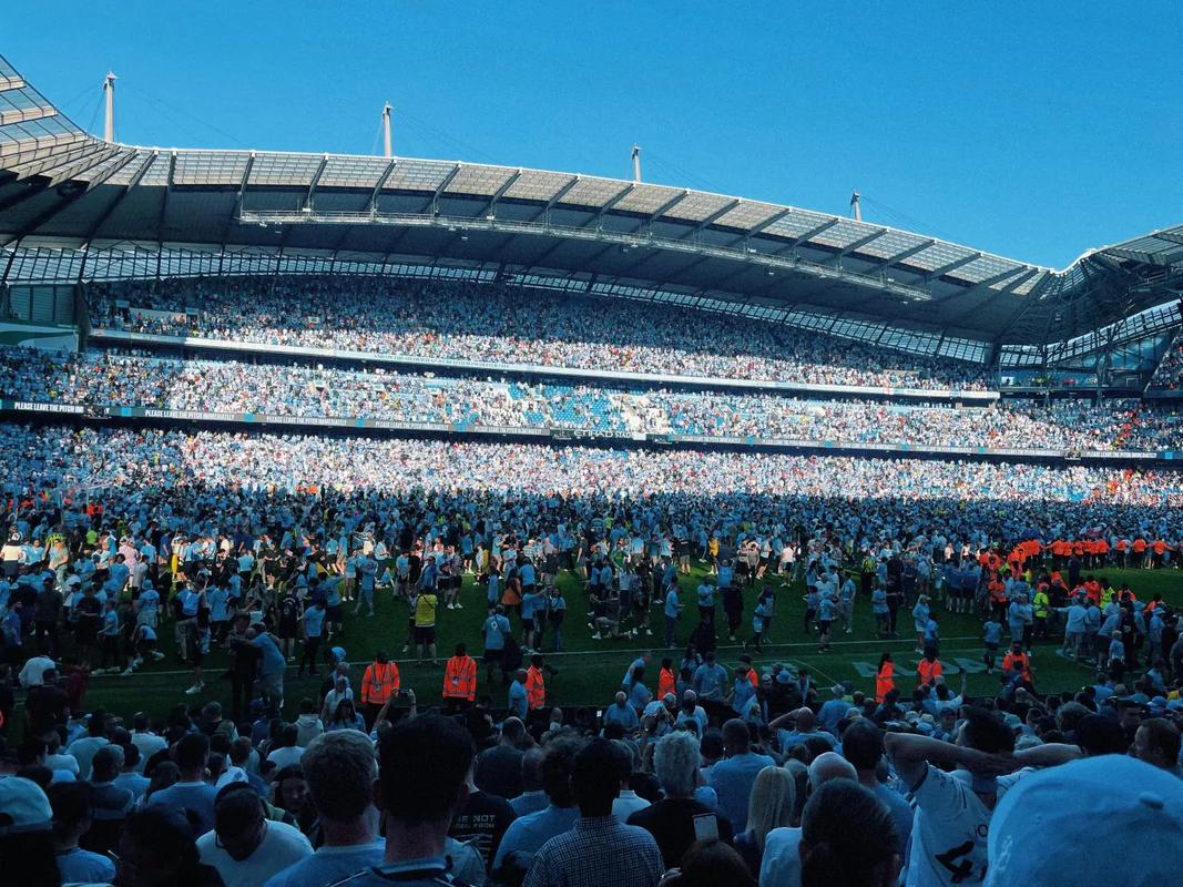 状态火热！姜伟泽半场4中4轰15分5助攻（姜伟泽手感火爆：半场4投全中，砍下15分5助攻）