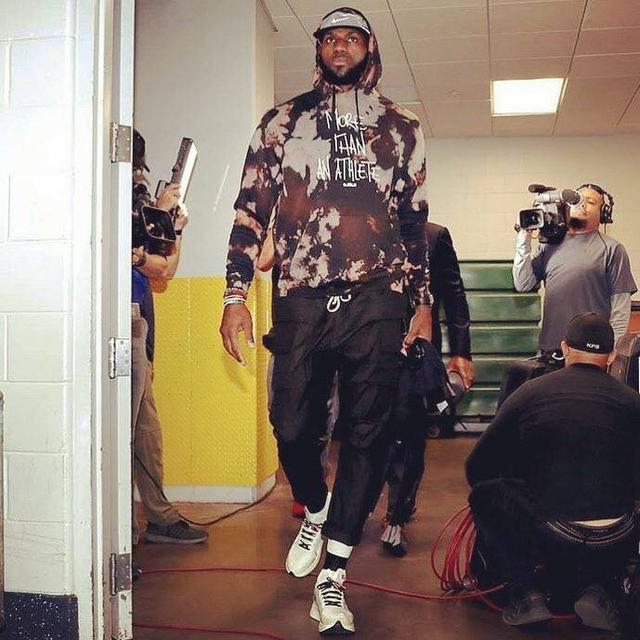 邮报：奥纳纳和埃托奥长期有矛盾；姆伯莫预计是喀麦隆新队长（邮报：奥纳纳与埃托奥积怨已久，姆伯莫有望出任喀麦隆新队长）