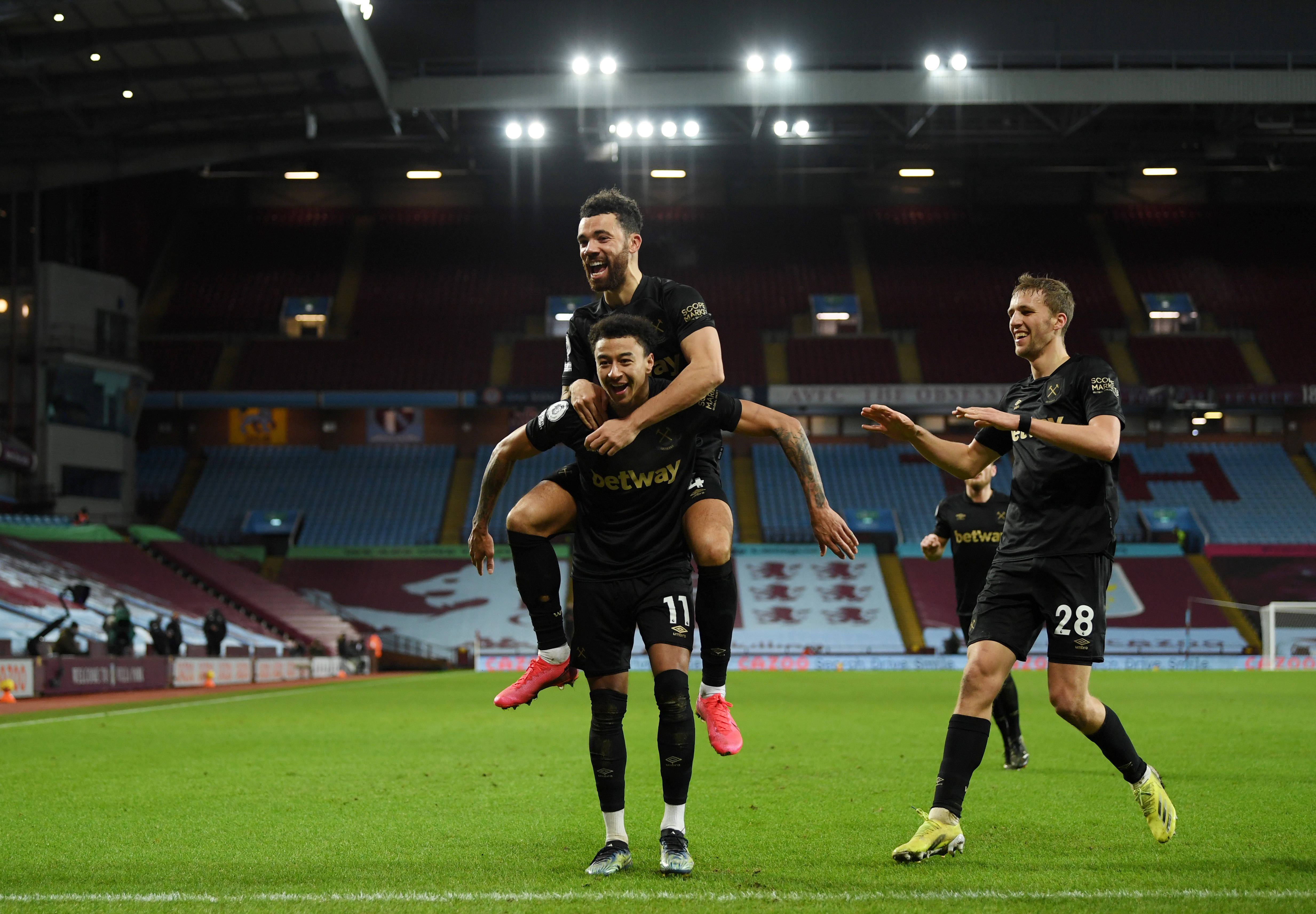 西甲最新积分战报 皇马5轮4场丢分无力追巴萨（西甲积分最新形势：皇马近5轮4次失分，追赶巴萨乏力）