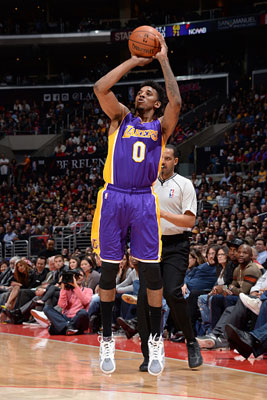 利物浦1-0皇马，麦卡利斯特制胜，库尔图瓦八扑救难掩失利（红军1-0力克皇马：麦卡利斯特攻入制胜球，库尔图瓦8次扑救仍无力回天）