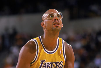 北京近期体育赛事：空手道、跑酷、速度滑冰轮番上演（北京近期体坛热力不断：空手道、跑酷、速度滑冰接连登场）