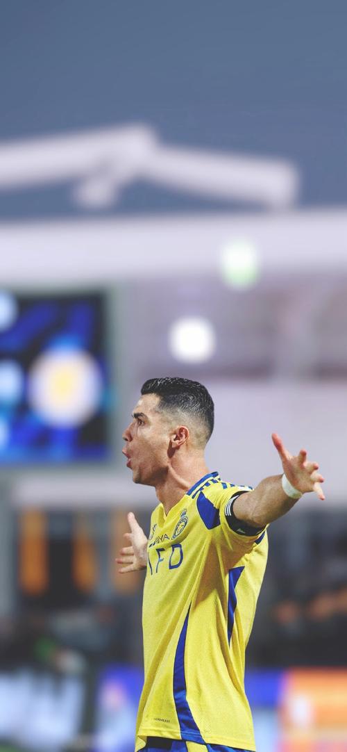 足球报：多支中超球队巨额欠税，以亿元为单位拖欠税款（足球报：多家中超俱乐部拖欠税款，金额以亿元计）