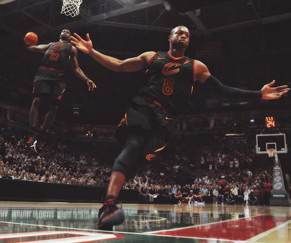 越看越离谱的VAR（愈看愈荒诞的VAR）