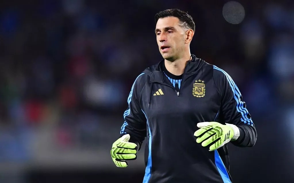 第三次犯规！杨瀚森次节继续率先登场防守送出犯规（三犯缠身！杨瀚森次节仍率先登场，防守端再度犯规）