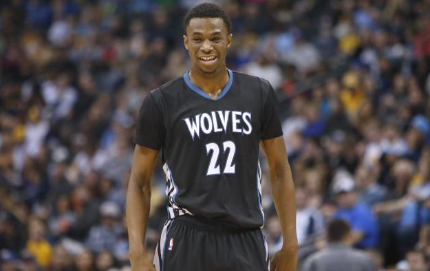 球星全场节奏掌控大师级表现（巨星全场主导节奏尽显大师风范）