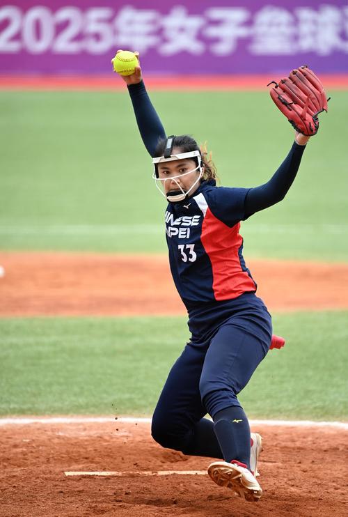 你是真铁！约维奇半场8中1仅拿4分4板1助1断（手感冰冷！约维奇半场8投1中仅得4分4板1助1断）