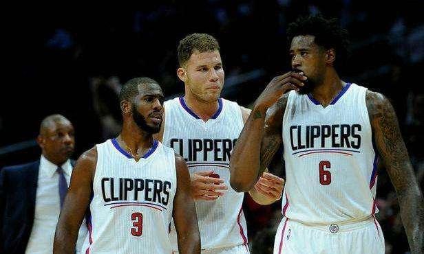 科莫2-0萨索洛连续12场不败，莫雷诺破门，尼科-帕斯献助攻（科莫2-0击退萨索洛豪取12场不败，莫雷诺破门，尼科-帕斯送助攻）