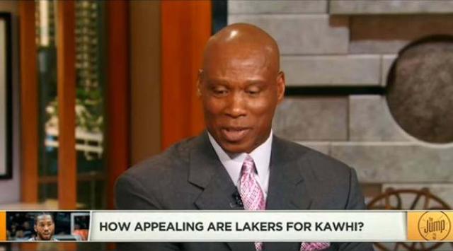 西媒：哥伦比亚队在美国差点遭武装抢劫，所幸及时发现后逃脱（西媒称哥伦比亚队在美险遭武装抢劫，及时察觉后成功脱险）