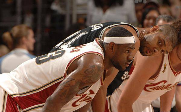 5-0！利雅得胜利开门红，C罗点射创纪录，赛后引领维京战吼（5-0大捷！利雅得胜利迎新季首胜，C罗点球刷新纪录，赛后领衔维京战吼）