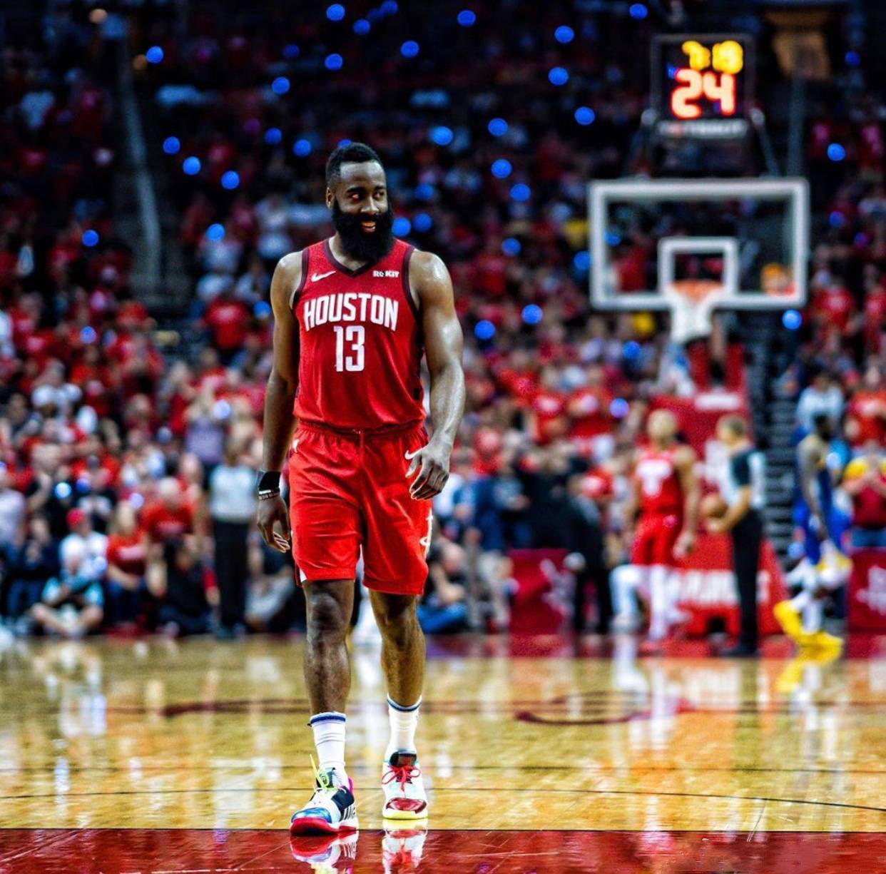 阿森纳首轮战罢BIG6收获8分，塔帅实力彰显成为热门夺冠候选（首轮面对BIG6斩获8分，阿森纳在塔帅率领下跃升夺冠大热）