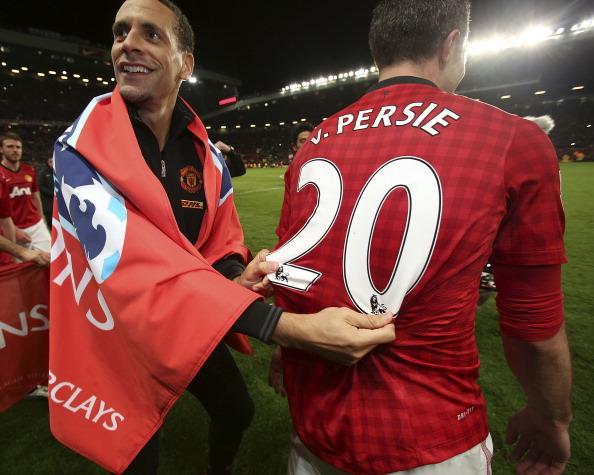 库里谈科尔和追梦冲突：连胜后提问还被负面情绪包围，很遗憾（库里谈及科尔与追梦冲突：连胜之际仍被负面情绪笼罩，感到遗憾）