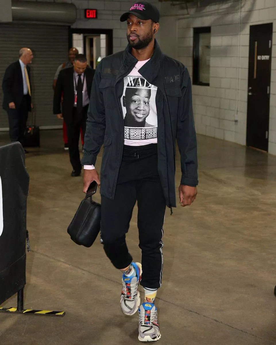 记者：海港抵达武里南，莱昂纳多、加布、李帅、刘若钒伤缺（海港抵达武里南，莱昂纳多、加布、李帅、刘若钒因伤缺席）