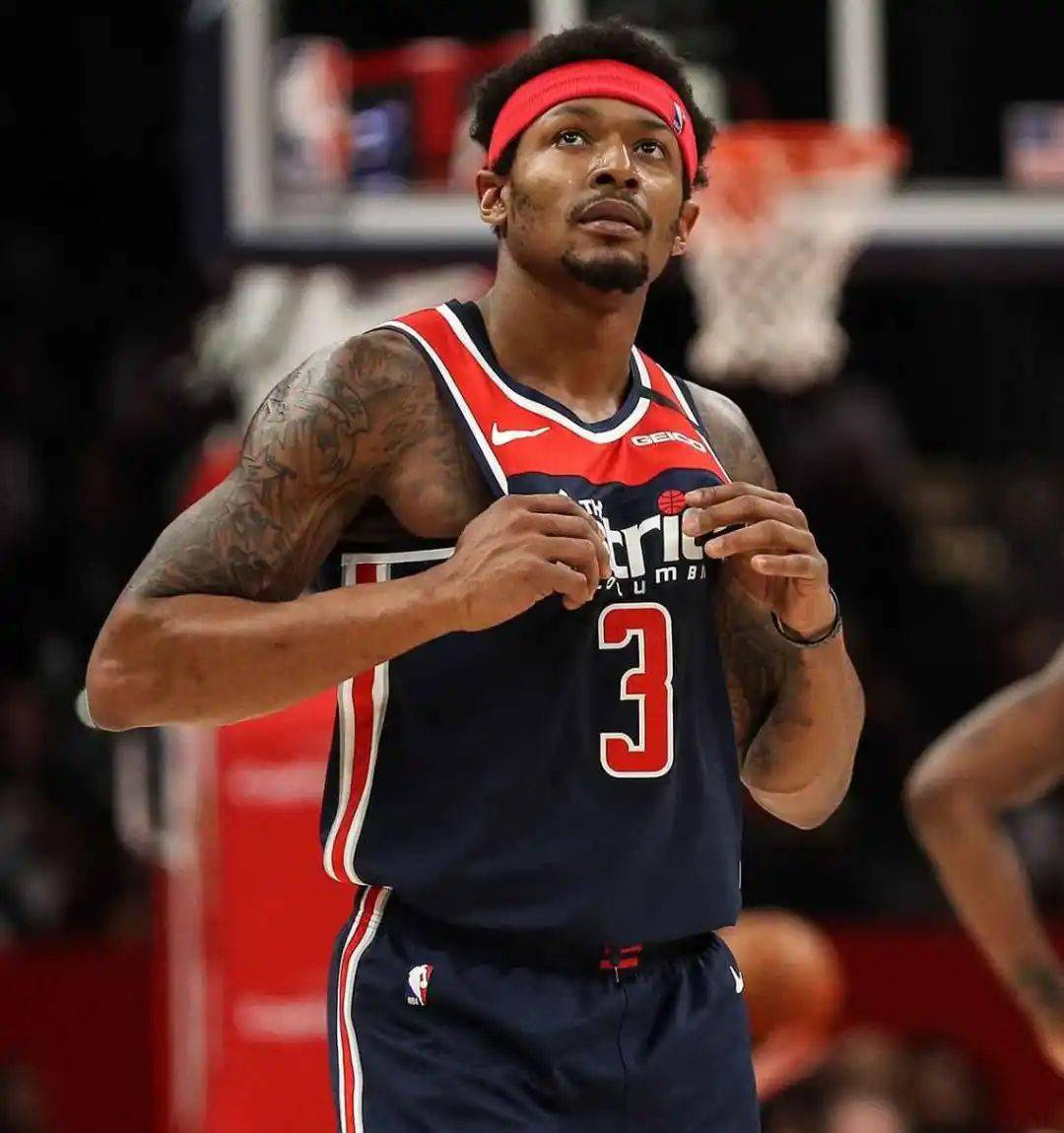 河有多长？詹皇连续上双近19年，期间经历245名不同队友（詹皇连续得分上双近19年，生涯与245位不同队友并肩）