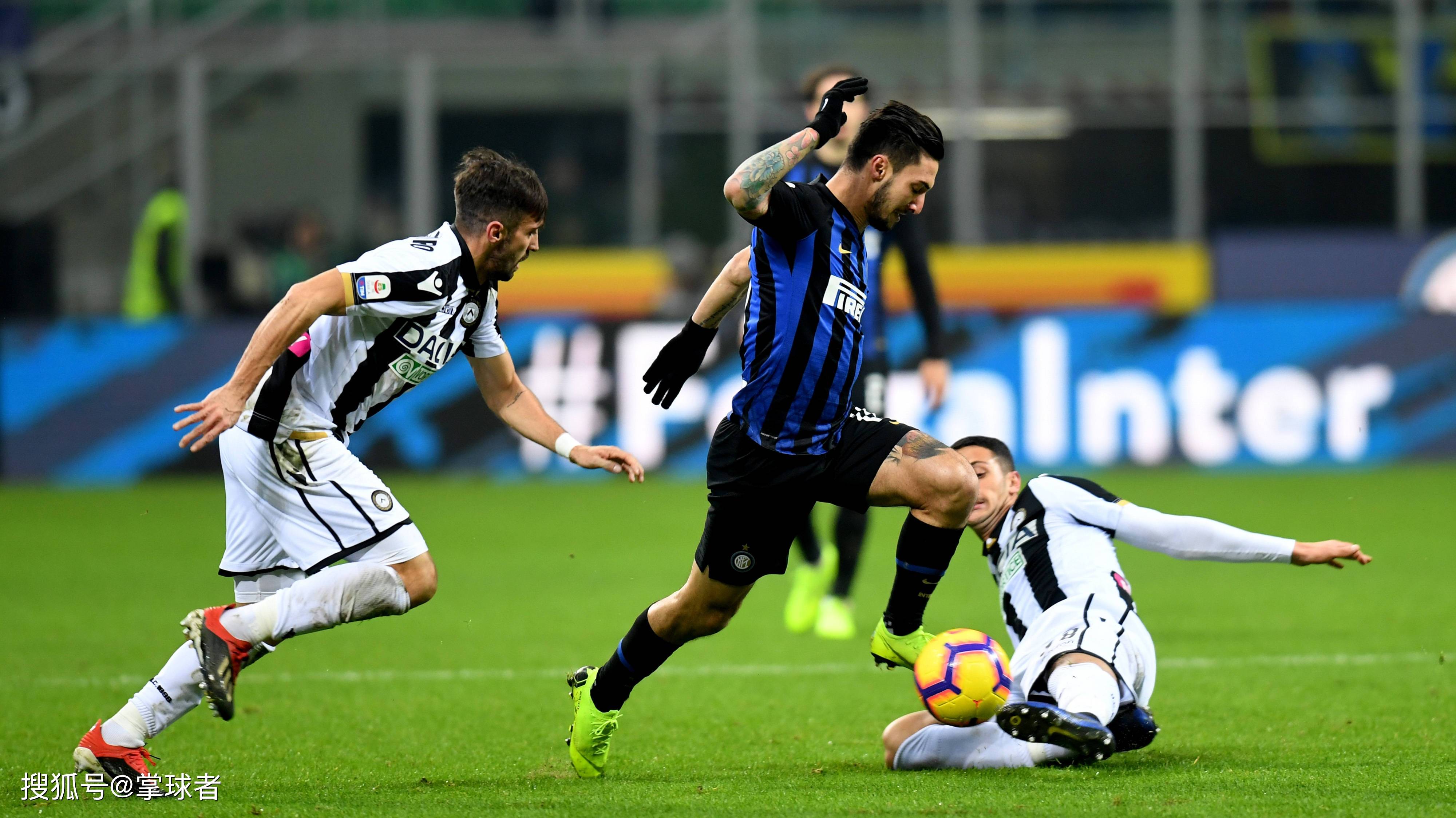 阿斯：赫伊森最近状态有所起伏，但阿隆索和皇马绝对信任他（阿斯：赫伊森近来状态波动，阿隆索与皇马对其信任不变）