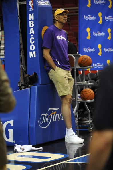 法甲战报：科巴尔点射，迪奥曼德扳平，巴黎FC1-1欧塞尔（法甲速递：科巴尔点球建功，迪奥曼德扳平，巴黎FC1-1战平欧塞尔）