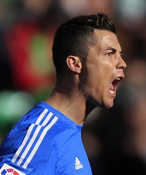 皇马维尼修斯关键进球锁定胜局（维尼修斯制胜球助皇马拿下三分）