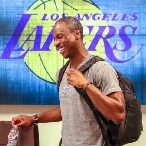 沈月录节目滚落山坡，王鹤棣救援未果（录制节目时沈月意外滚下山坡，王鹤棣营救未果）